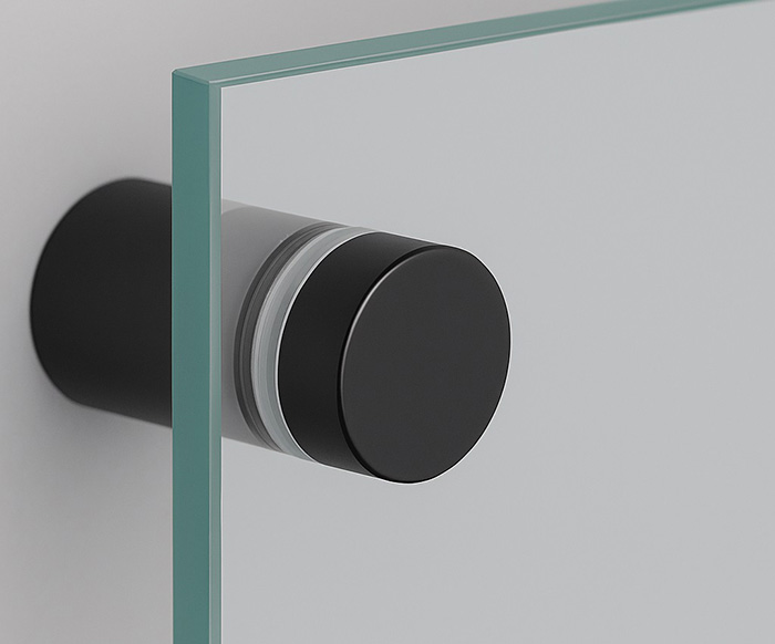 Strak zijaanzicht van zwarte afstandhouder 12x20mm gemonteerd op wand